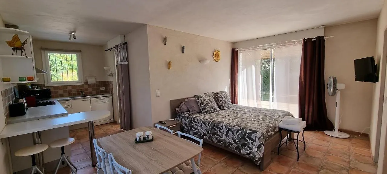 Apartment Studio Independant A La Villa Garlaban 3 Etoiles Gemenos