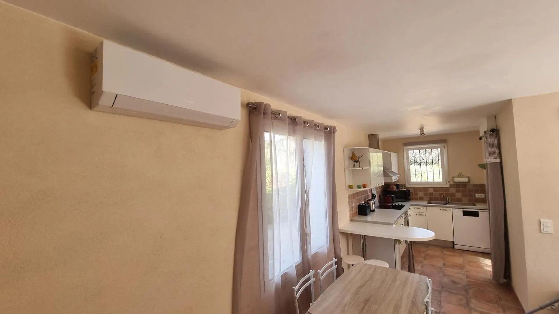 Studio Independant A La Villa Garlaban 3 Etoiles Gemenos